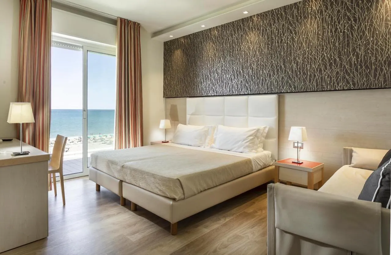 Hotel Kursaal - Fronte Mare Con Piscina Riccione