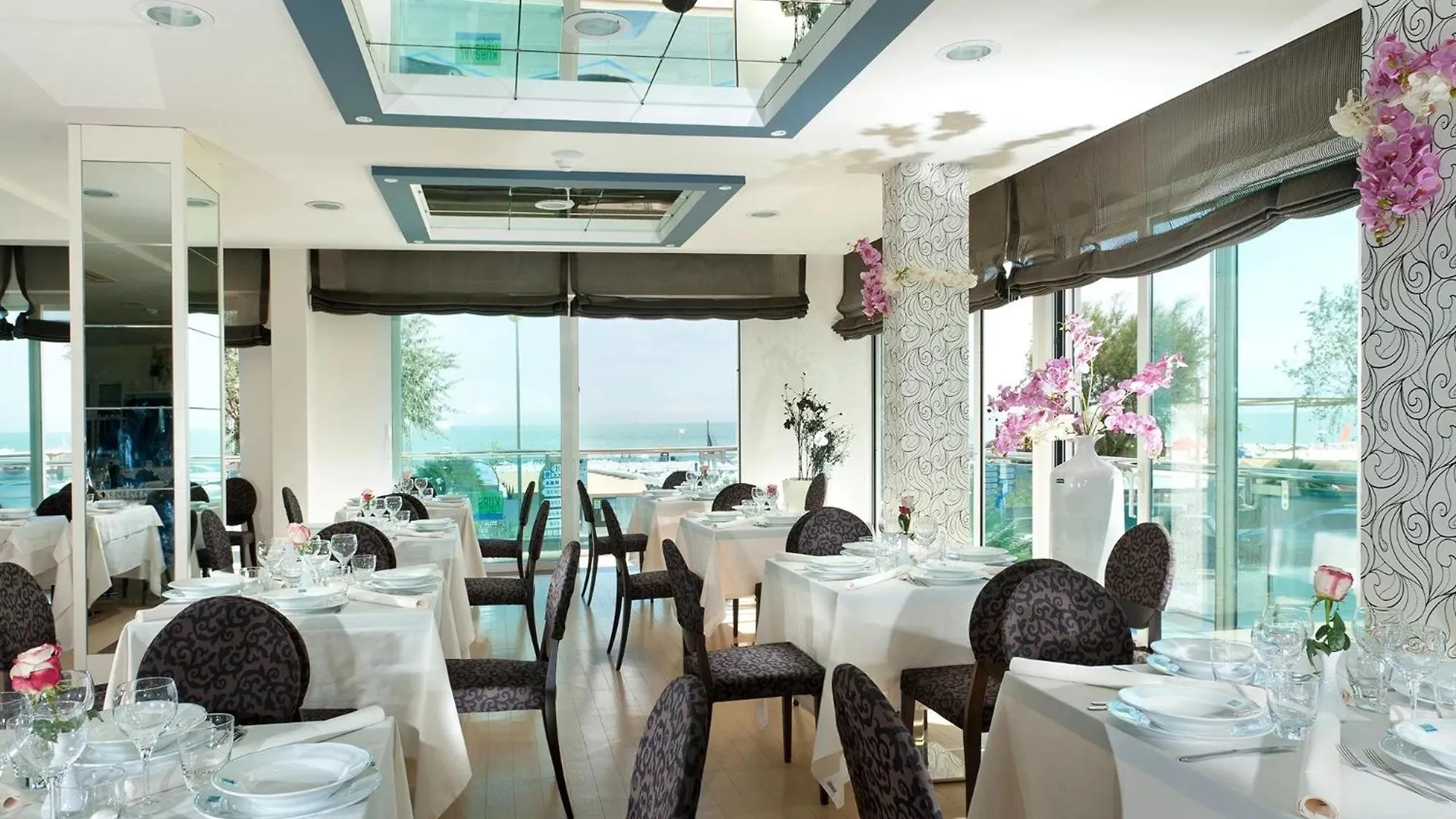 Hotel Kursaal - Fronte Mare Con Piscina Riccione