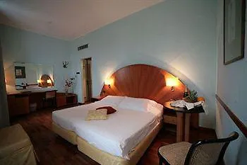 Hotel Kursaal - Fronte Mare Con Piscina Riccione 3*,