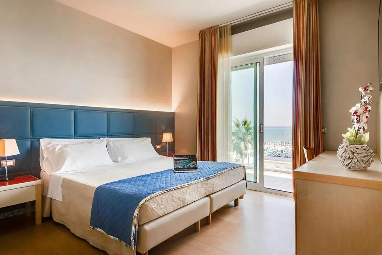 Hotel Kursaal - Fronte Mare Con Piscina Риччоне Италия
