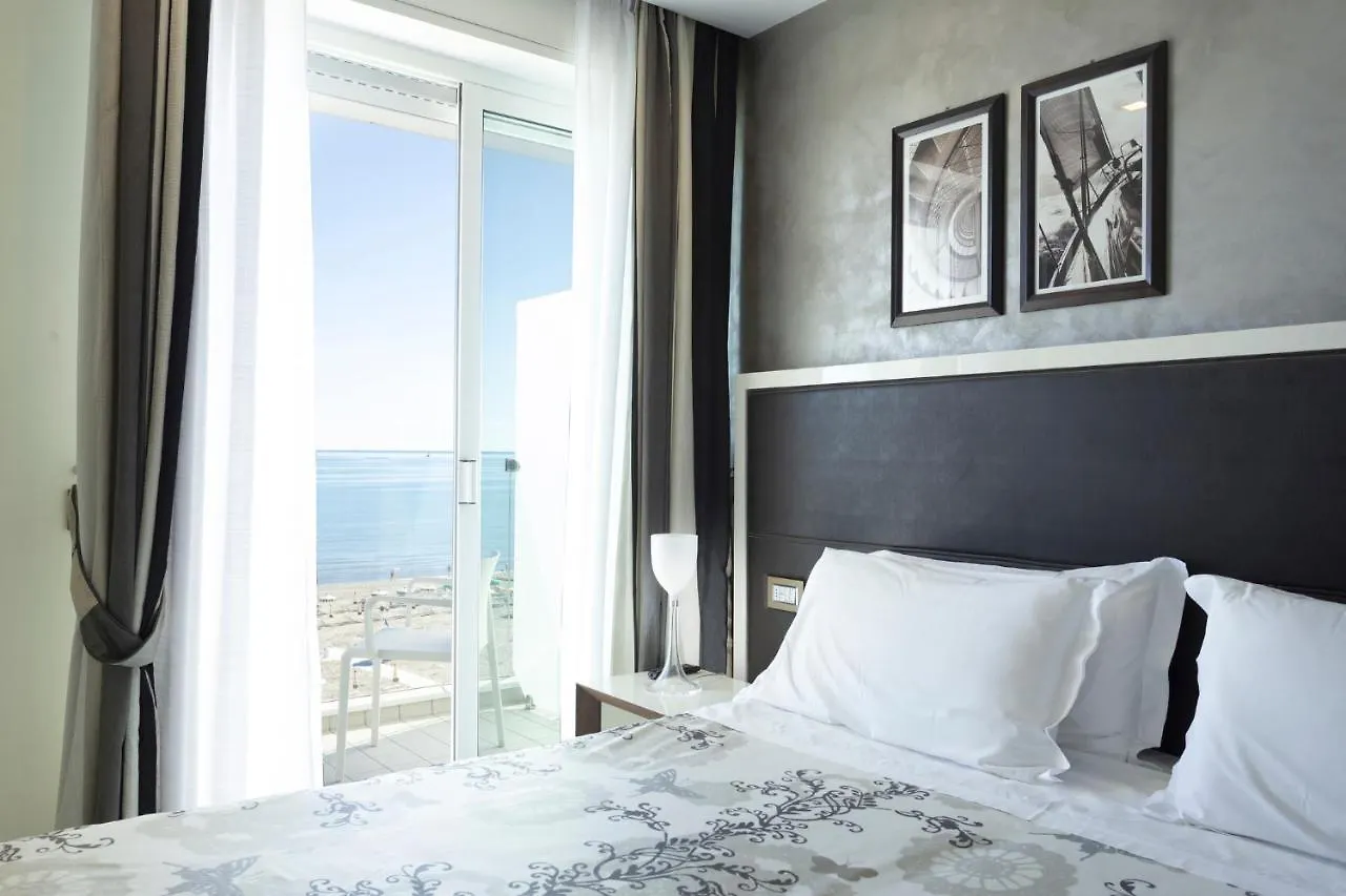 ריצ'יונה Hotel Kursaal - Fronte Mare Con Piscina