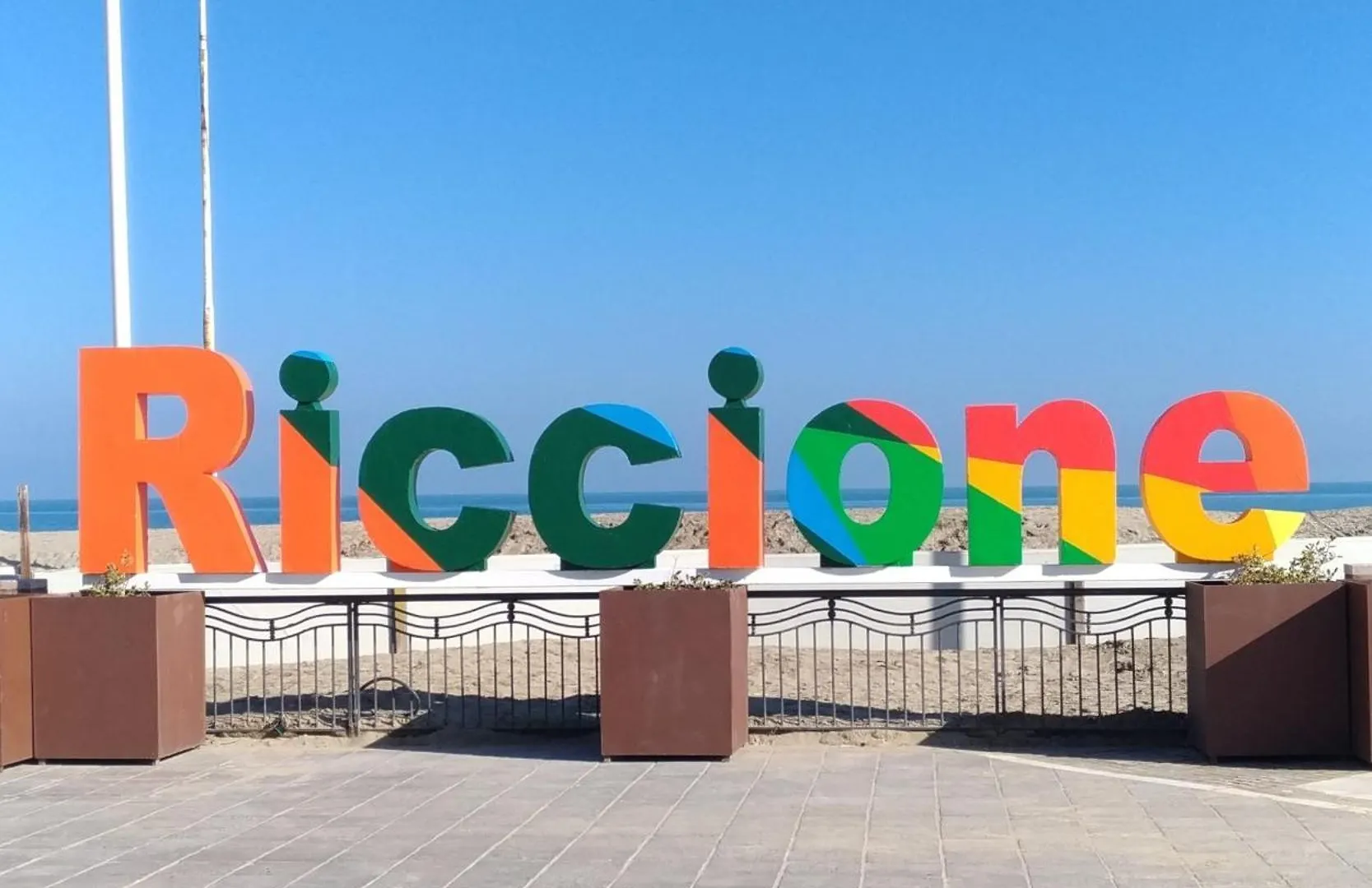 Hotel Kursaal - Fronte Mare Con Piscina Риччоне