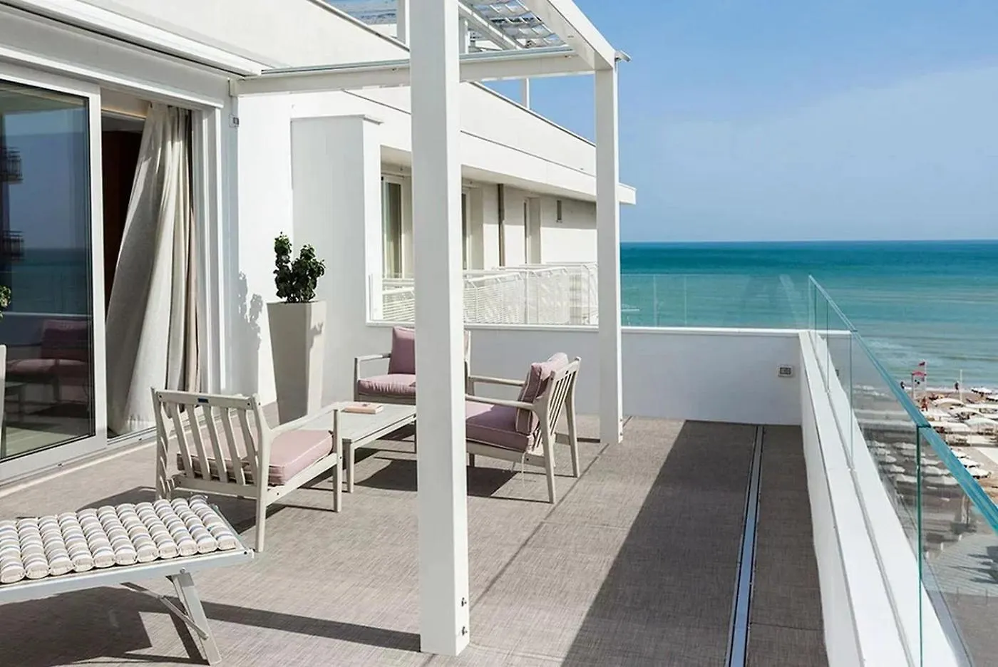 Hotel Kursaal - Fronte Mare Con Piscina Риччоне 3*,
