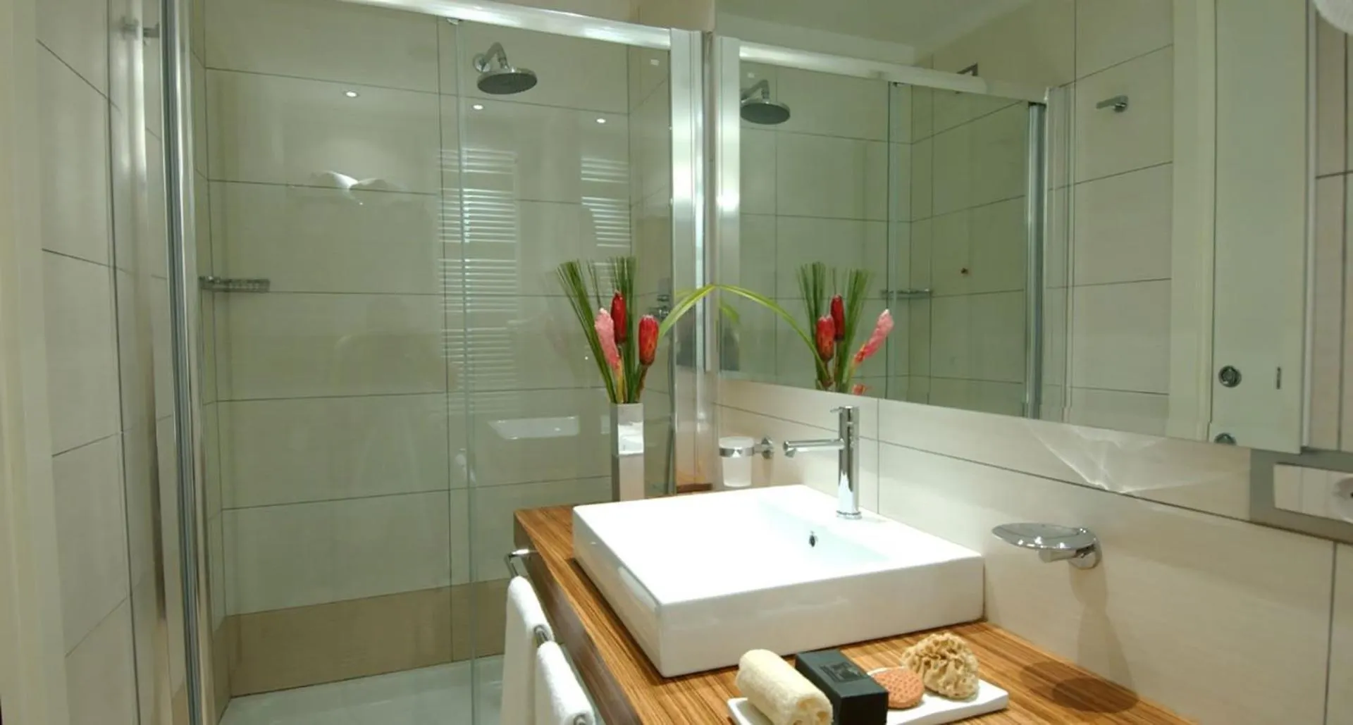 Hotel Kursaal - Fronte Mare Con Piscina Риччоне