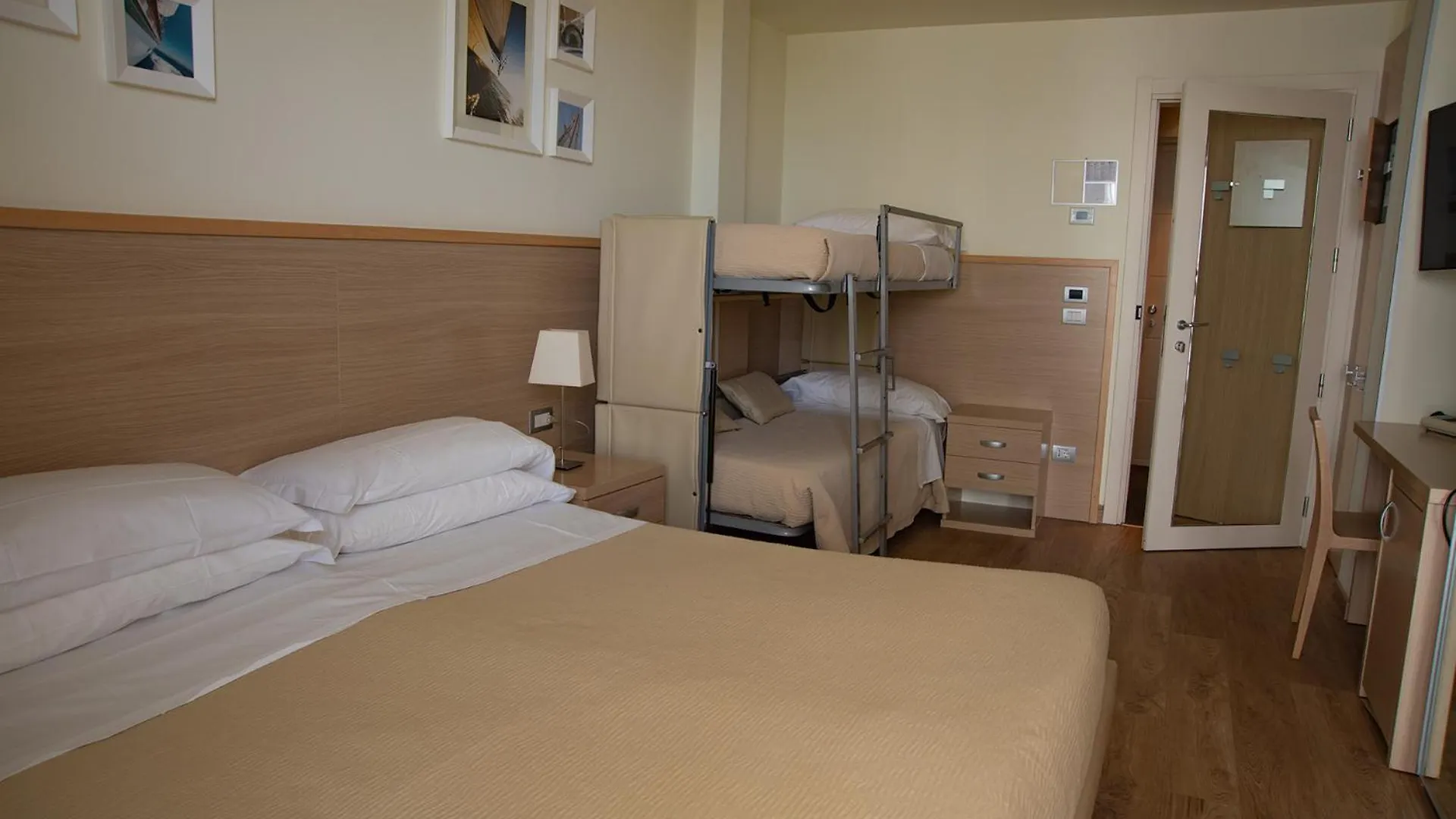 Hotel Kursaal - Fronte Mare Con Piscina Риччоне 3*,  Италия
