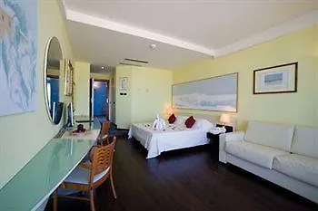 Hotel Kursaal - Fronte Mare Con Piscina Риччоне