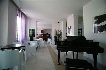 Hotel Kursaal - Fronte Mare Con Piscina Риччоне