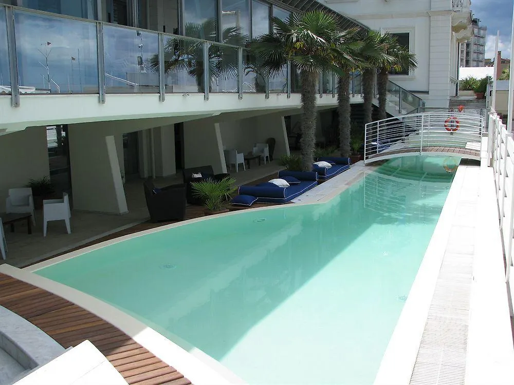 ריצ'יונה Hotel Kursaal - Fronte Mare Con Piscina