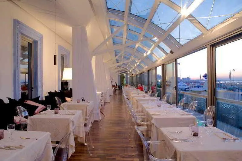 Hotel Kursaal - Fronte Mare Con Piscina Риччоне