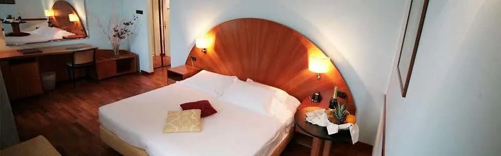 ***  Hotel Kursaal - Fronte Mare Con Piscina Риччоне Италия